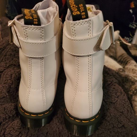 NEVER WORN Dr Martens US womens size 8 - Picture 2 of 4